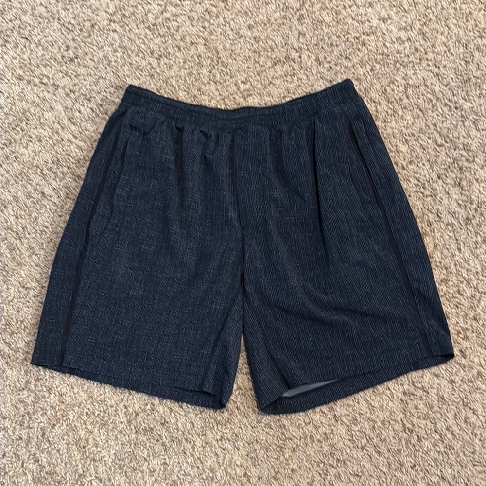 Men's Lululemon large Black athletic Shorts, lined, barely used